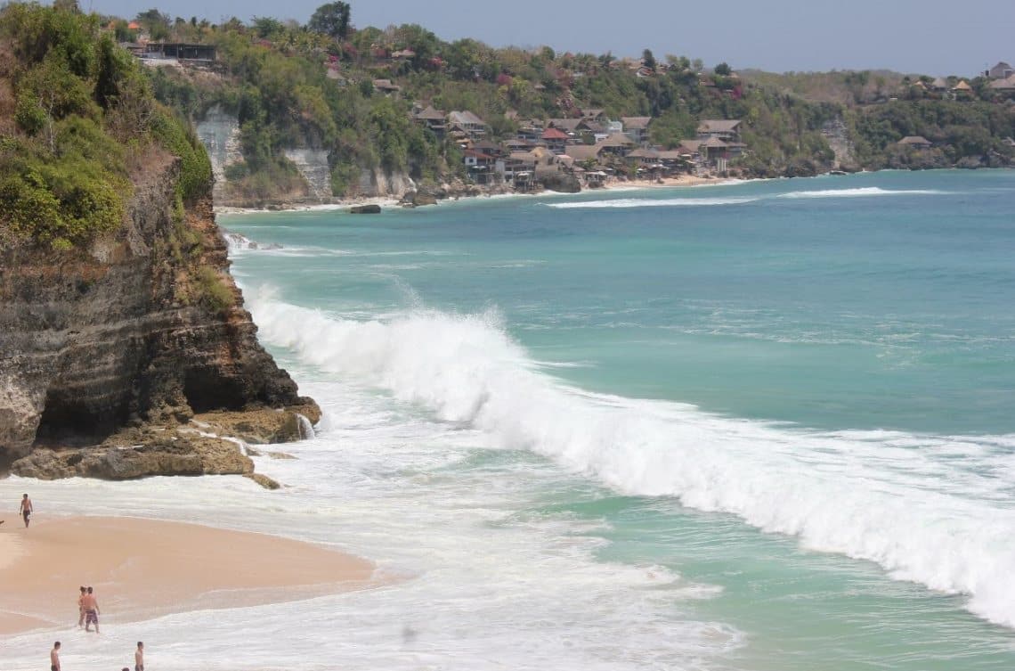 Dihiasi Batu Karang Nan Indah