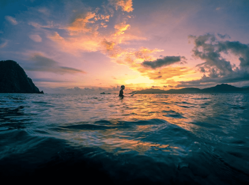 Pantai Pulau Merah Banyuwangi dengan Sunset yang Indah