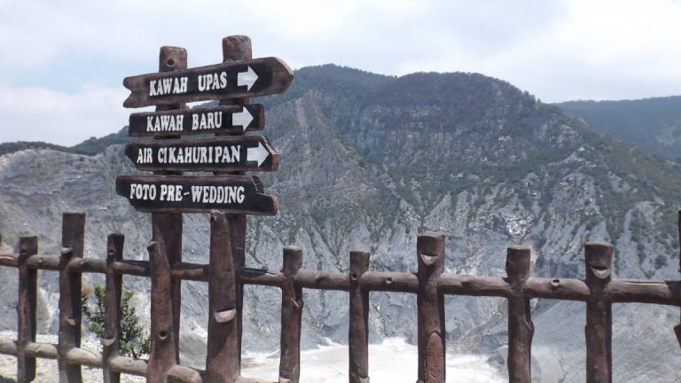 Gunung tangkuban perahu