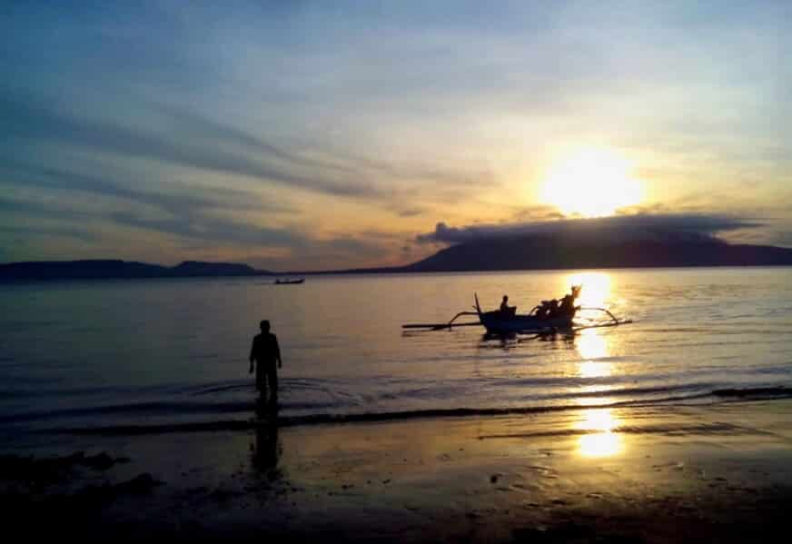 sunrise pantai pulau santen