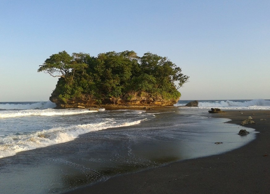 Batu Karang Pantai Legok Jawa