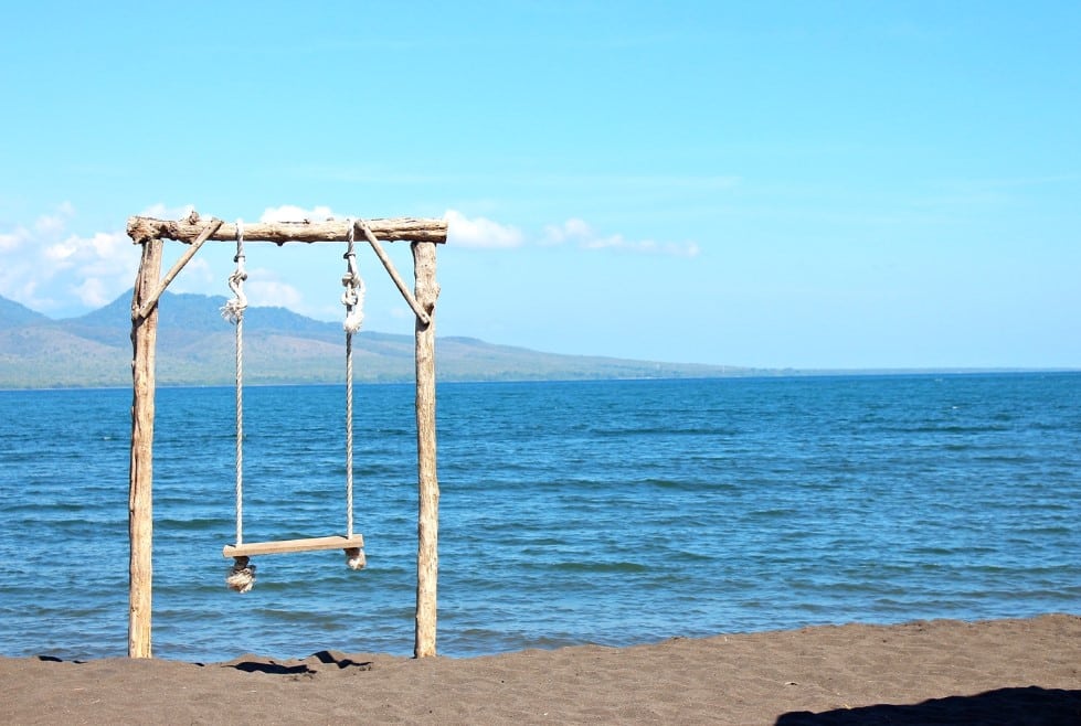 Belajar Melukis di Pantai Cacalan