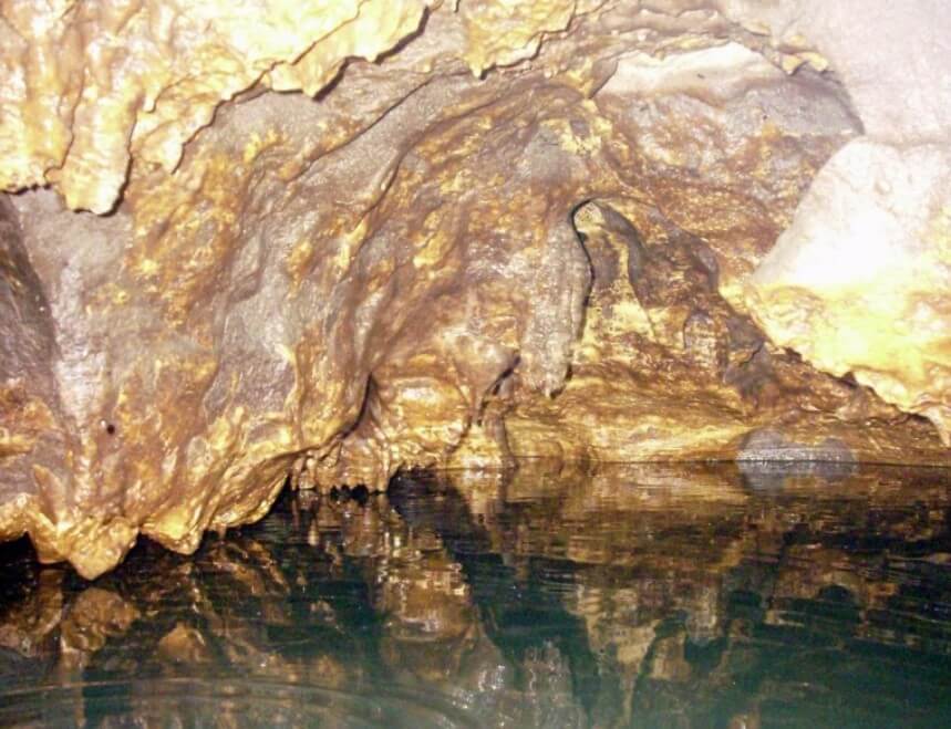 Goa Ronggeng Pantai Lembah Putri