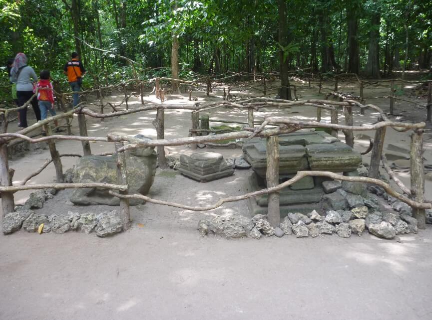 Makam Keramat Pantai Batu Hiu