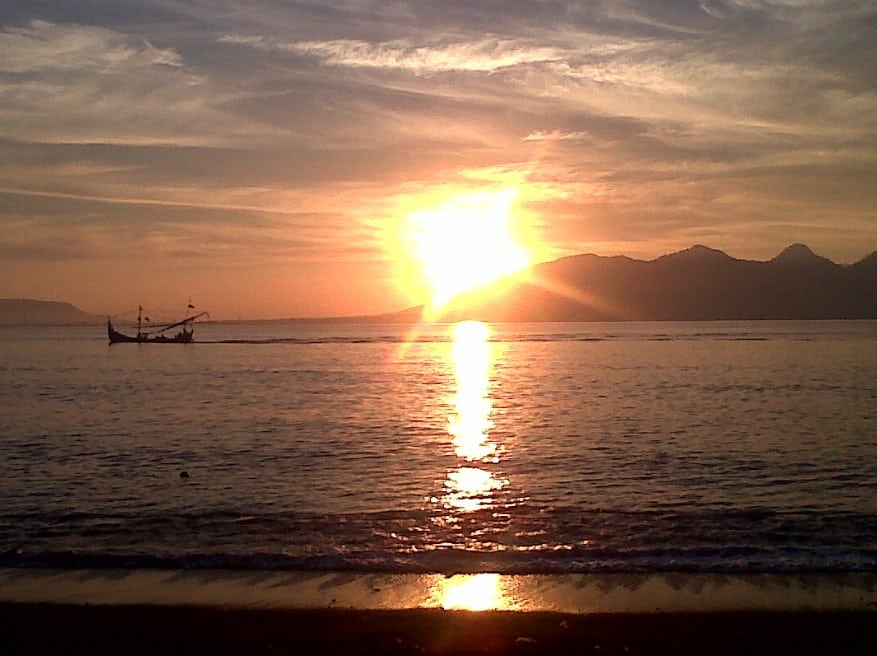 Sunrise Pantai Cacalan