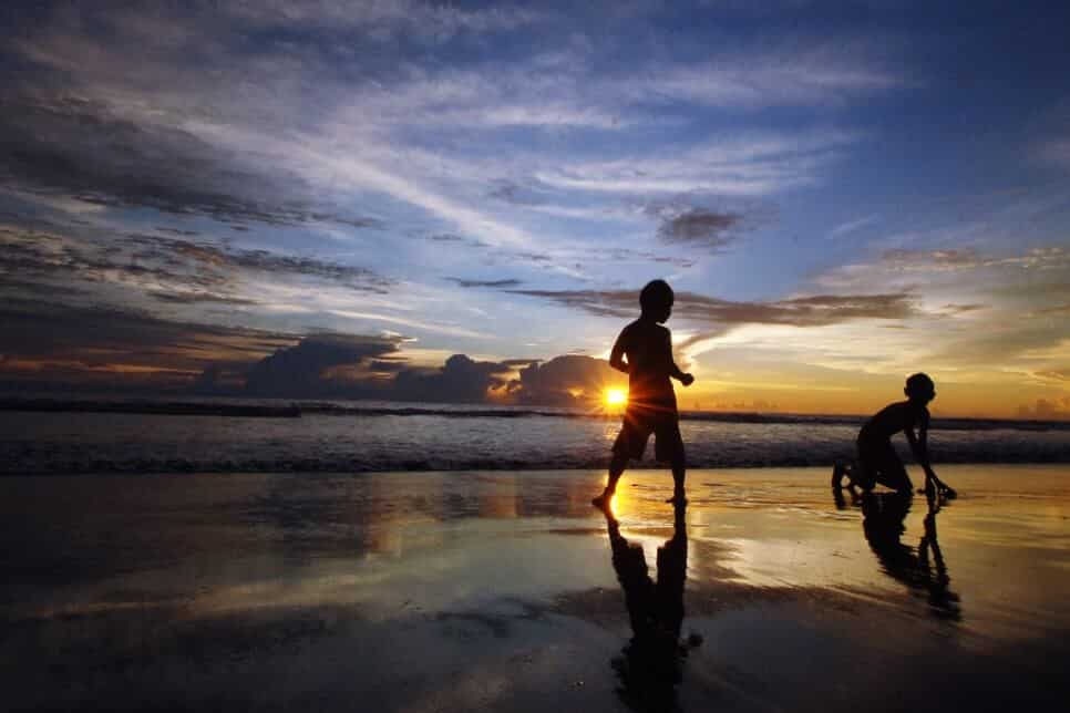 Sunset dari Pantai Muaragatah