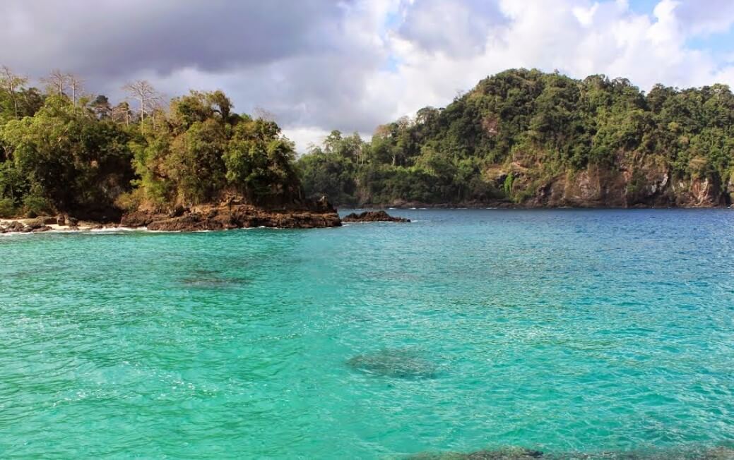 Warna Hijau Pantai Teluk Hijau