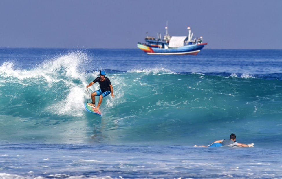 Spot Terbaik untuk Surfing