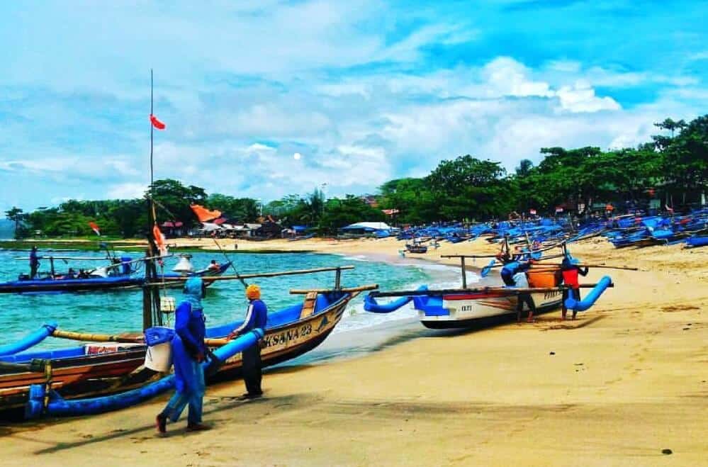 Atraksi Pantai Rancabuaya