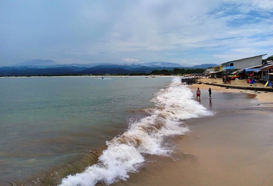 pantai santolo adalah