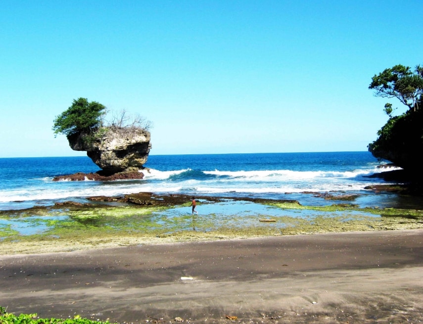 Hunting Foto di Pantai Madasari