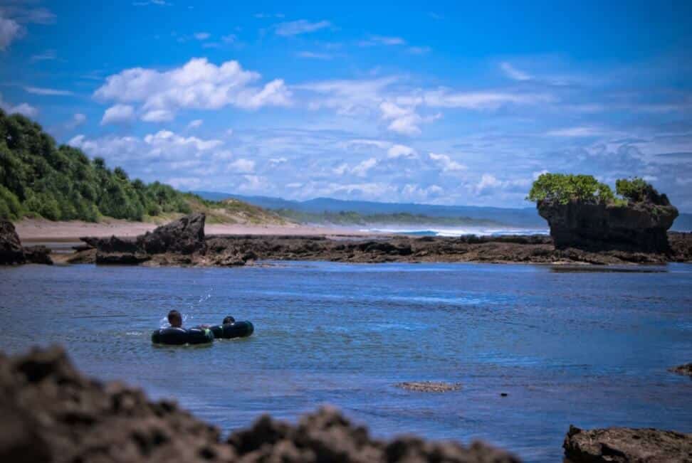 Snorkling dan berenang