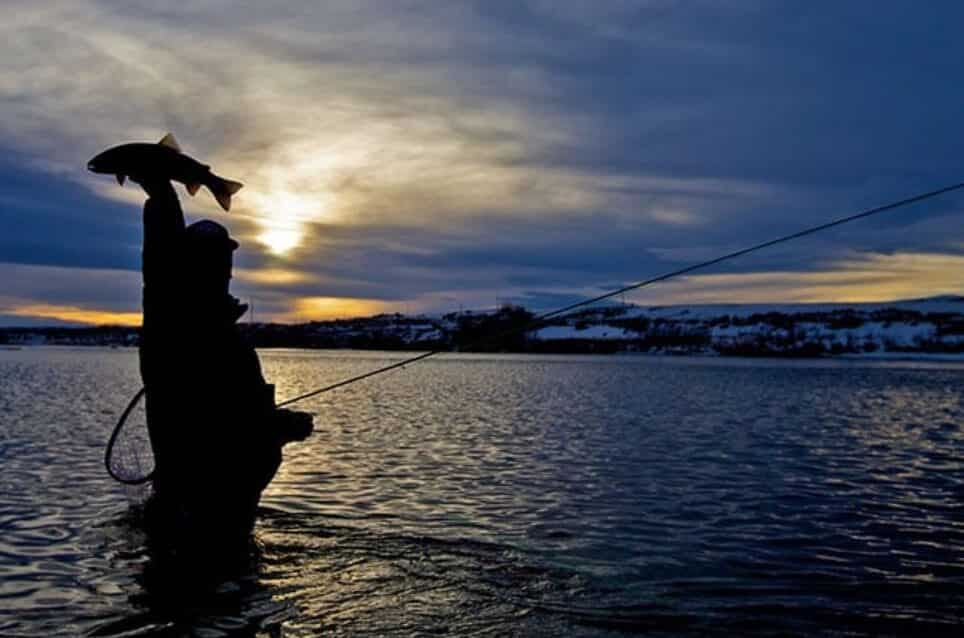 memancing di pantai solok timun