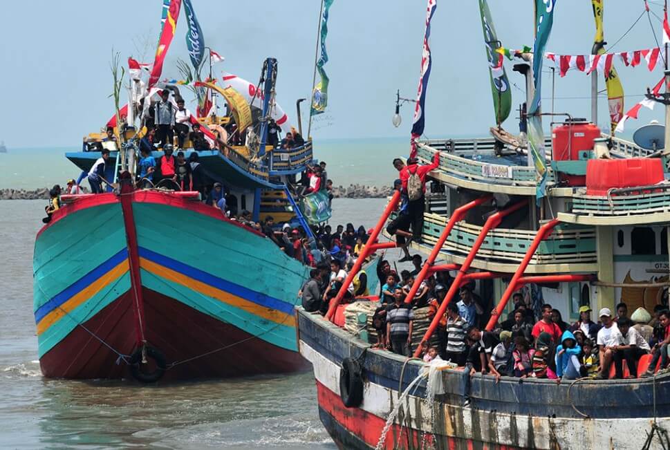 Pesta Laut Pantai Palatar Agung