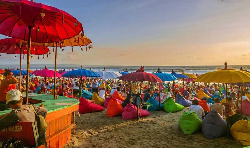 pantai di seminyak bali