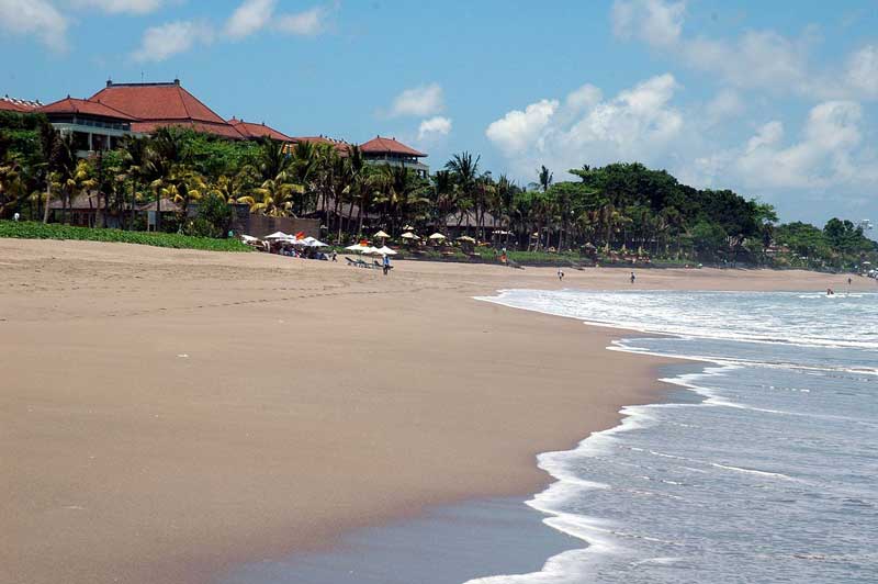 pantai di daerah seminyak bali