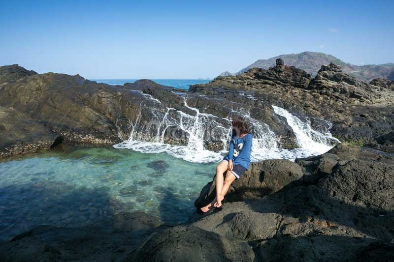 pantai wediombo adalah