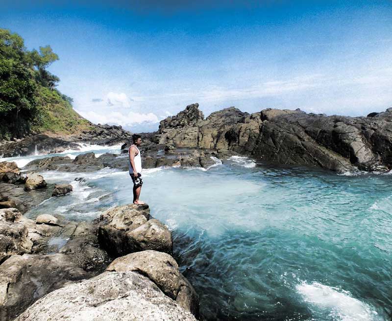 deskripsi pantai wediombo dalam bahasa inggris