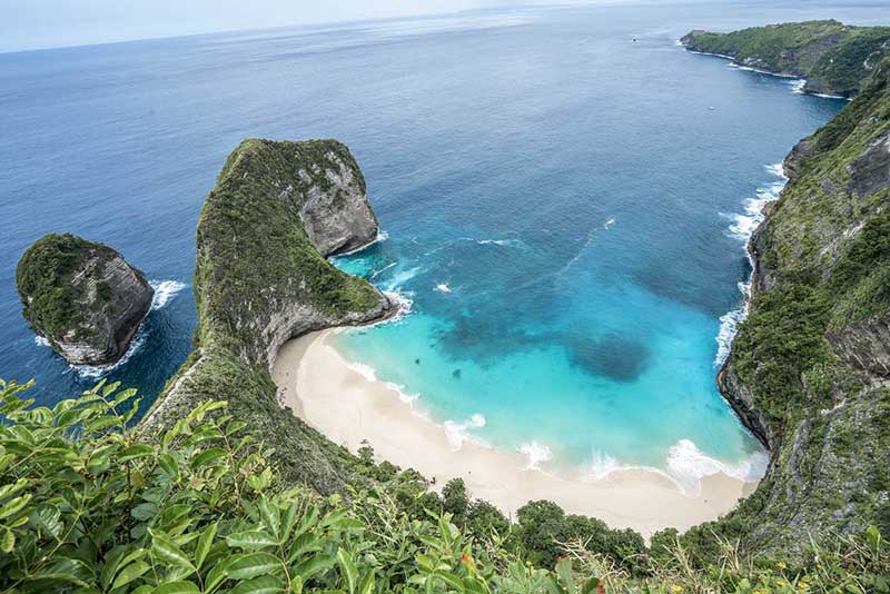 pantai yang ada di nusa lembongan