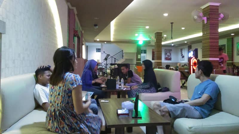 cafe di kendari buat anak muda