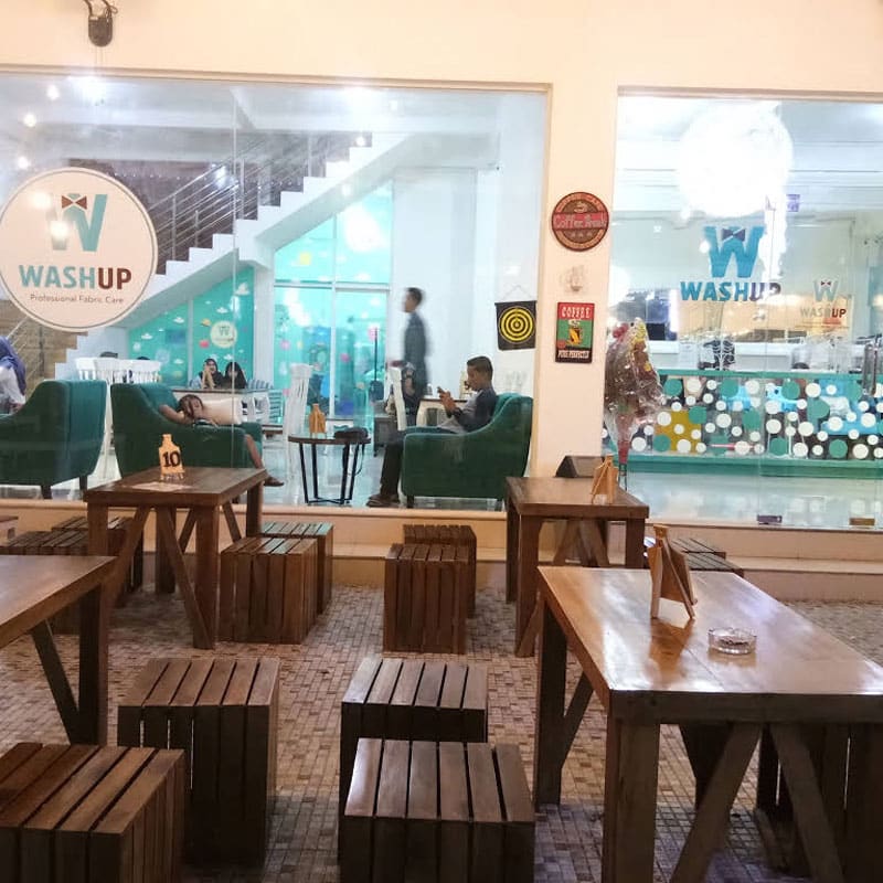 cafe di madiun romantis