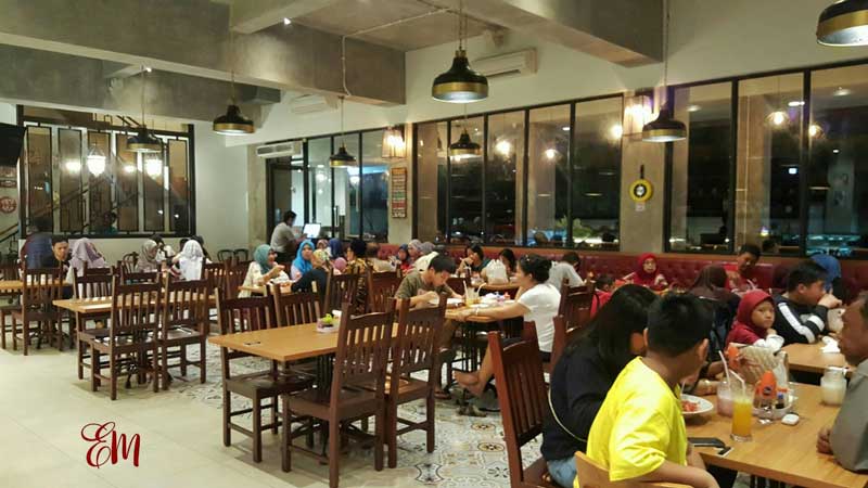 cafe dessert di makassar