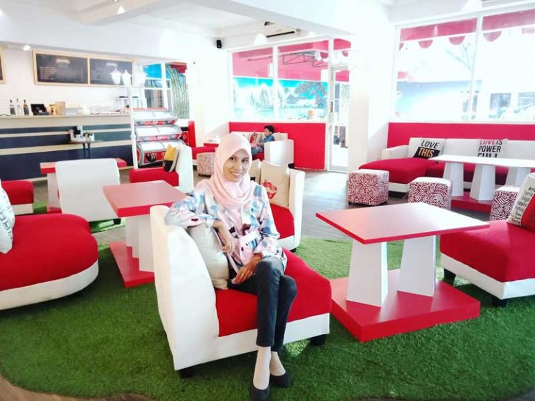 15+ Cafe di Makassar yang Murah, Ada Free Wifi dan Live Music