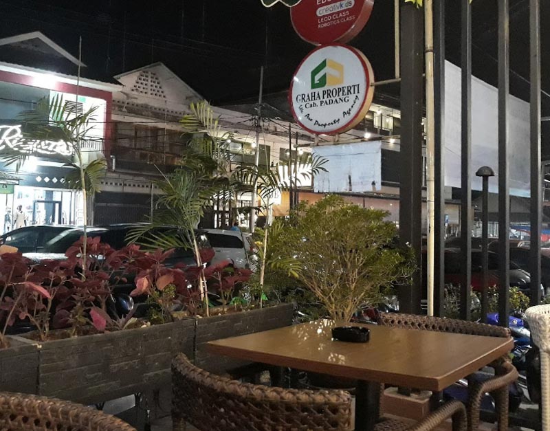 cafe padang bulan jombang