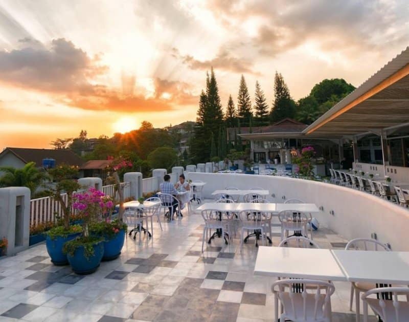 cafe d'jengkol di bandung