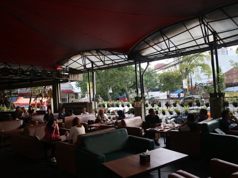 cafe anak muda di buah batu bandung