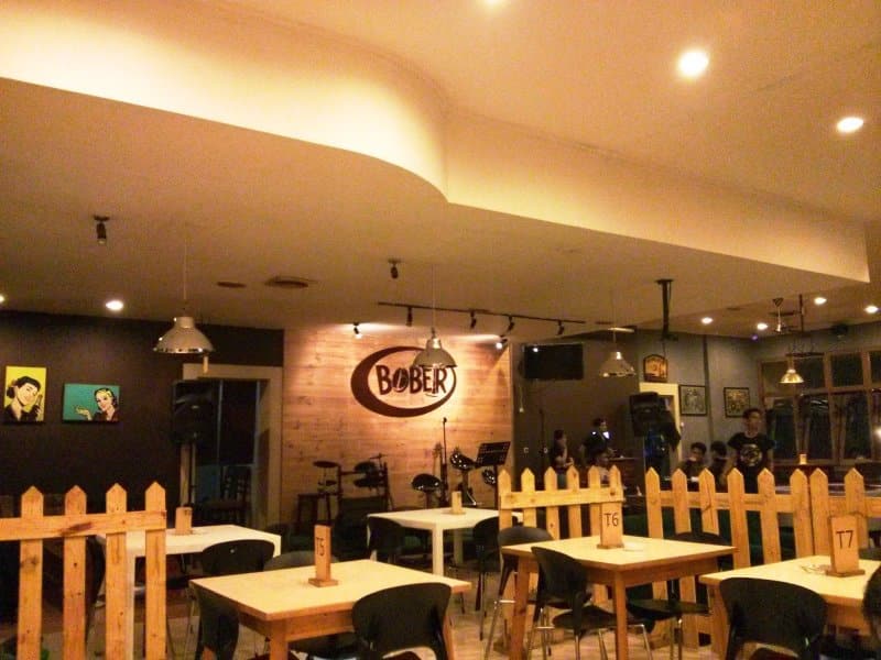 cafe di jalan riau untuk ulang tahun