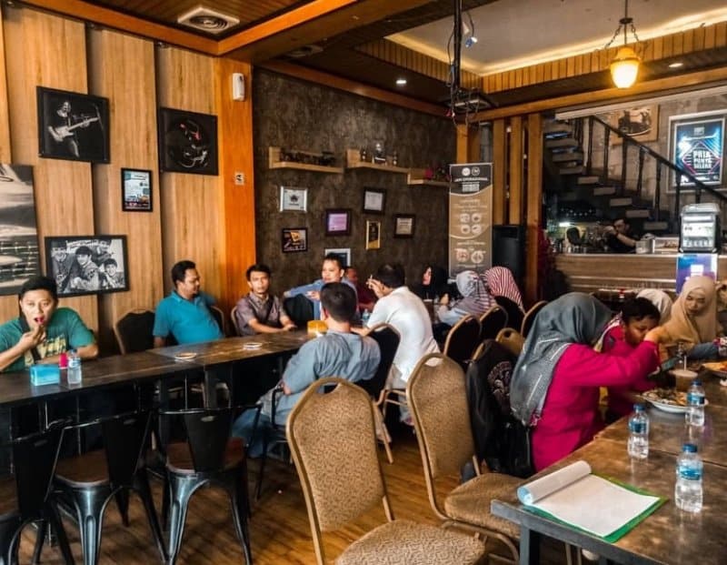 cafe yang bagus di karawang