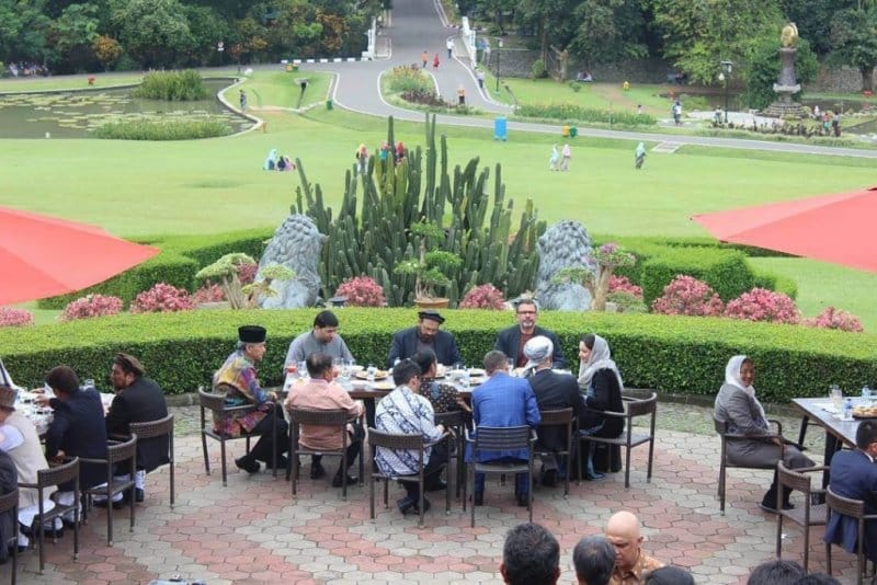 cafe daerah kebun raya bogor