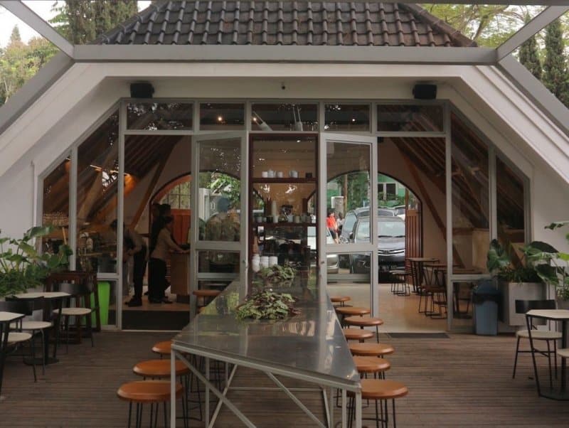 cafe di jalan ciumbuleuit