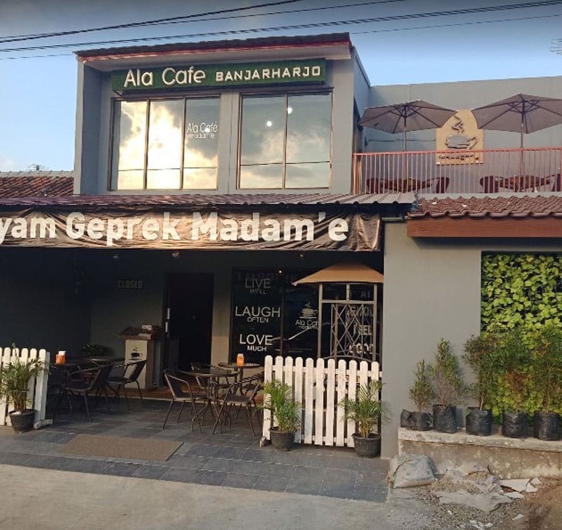 cafe di brebes remaja