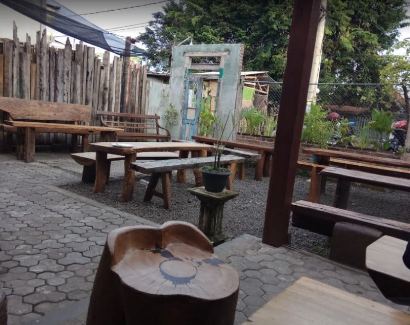 cafe di banyuwangi terlucu