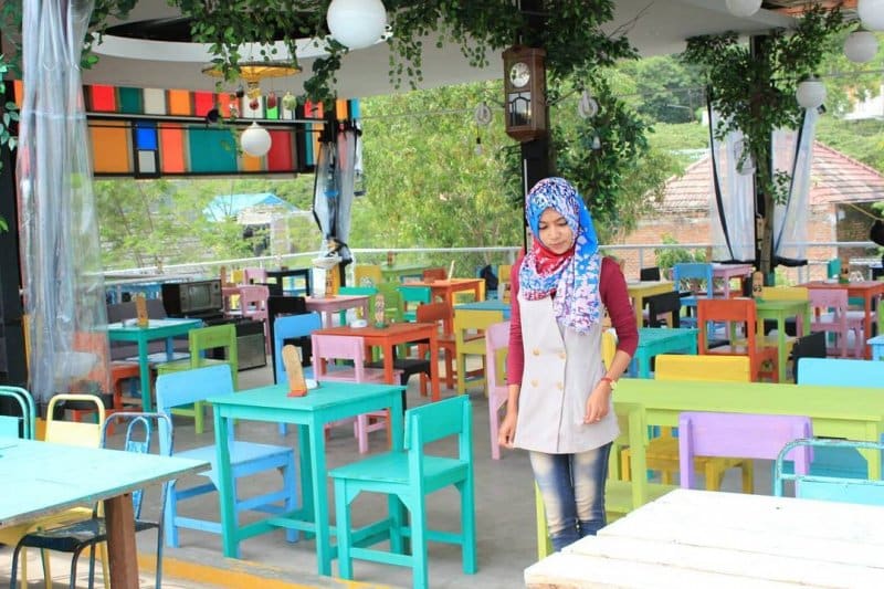 Mbledeq Cafe / The 10 Best Restaurants Near Sunan Giri Mosque And Tomb Gresik - A café is a type of restaurant which typically serves coffee and tea, in addition to light refreshments such as baked goods or snacks.