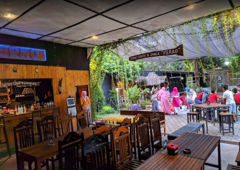 cafe di pati anak muda