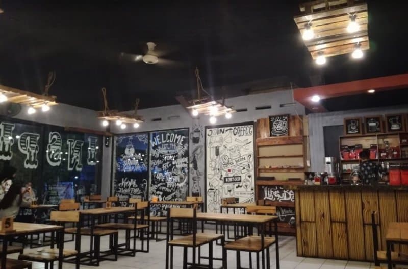 cafe di bontang paling ramai