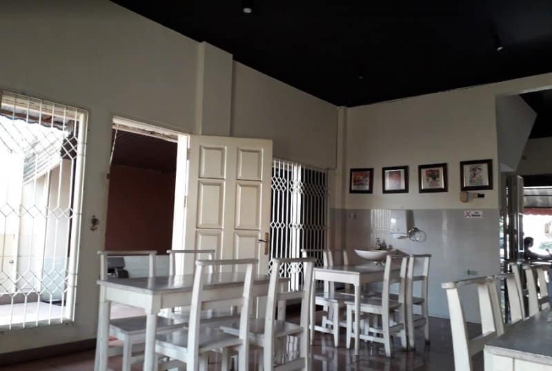 cafe di manado nyaman