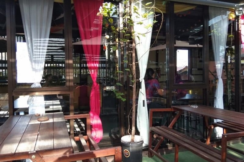 cafe di samarinda paling ramai