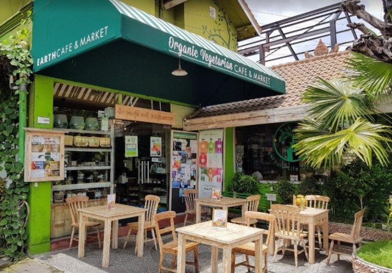 35+ Cafe di Seminyak Hits, Murah, (Ada Pinggir Pantai)!