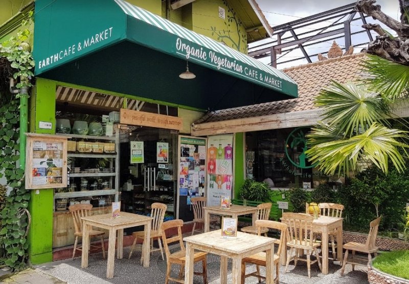 cafe di seminyak paling santai