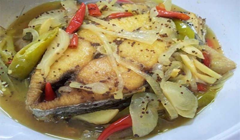 makanan khas riau yang dimakan sebagai pendamping gulai atau kari adalah