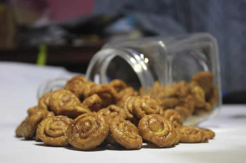 makan makanan khas bengkulu