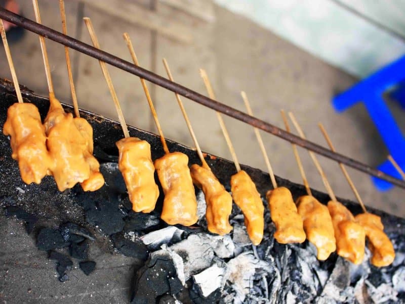 makanan khas riau bolu kemojo