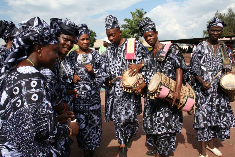 pakaian tradisional khas nigeria