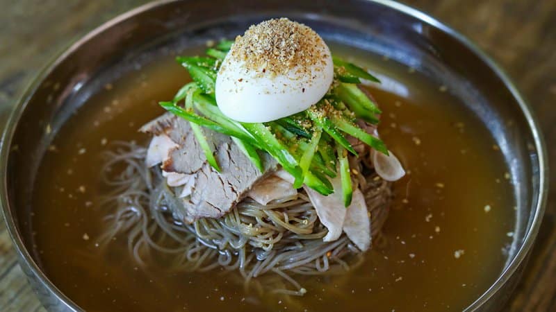 makanan khas korea selatan naengmyeon