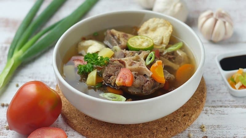 sop buntut makanan khas sidoarjo