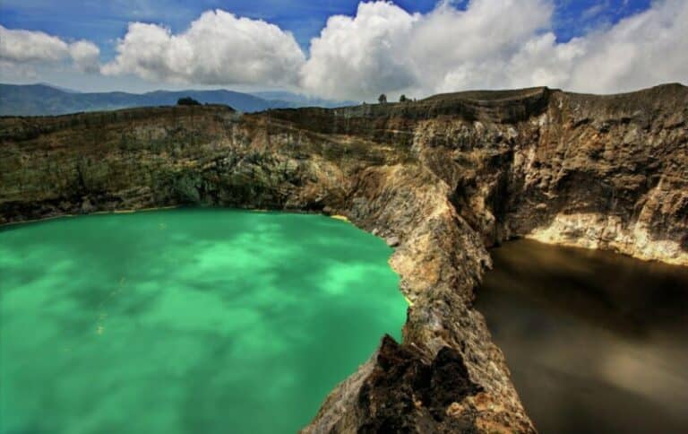 Danau-Tiga-Warna-di-Flores-Sejarah-Rute-Plus-Info-Lainnya